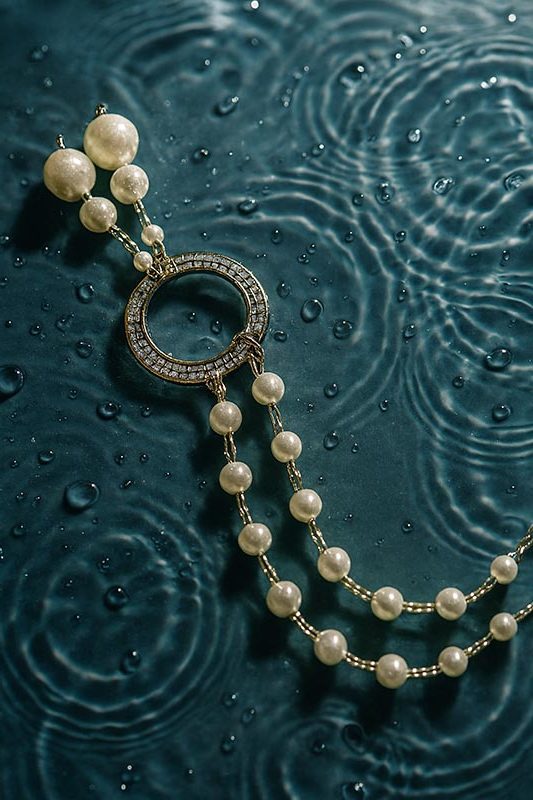 水面のパールネックレス