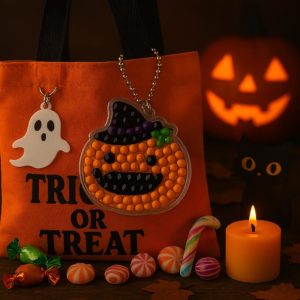 トリック・オア・トリートのバックにチャームとして着用したイメージ画像