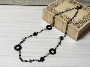 クラシッカルネックレスコレクション ブラックモダンのキット完成写真