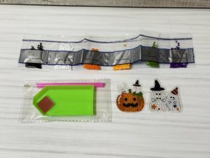 ダイソーのビーズアートキットステッカーの内容物